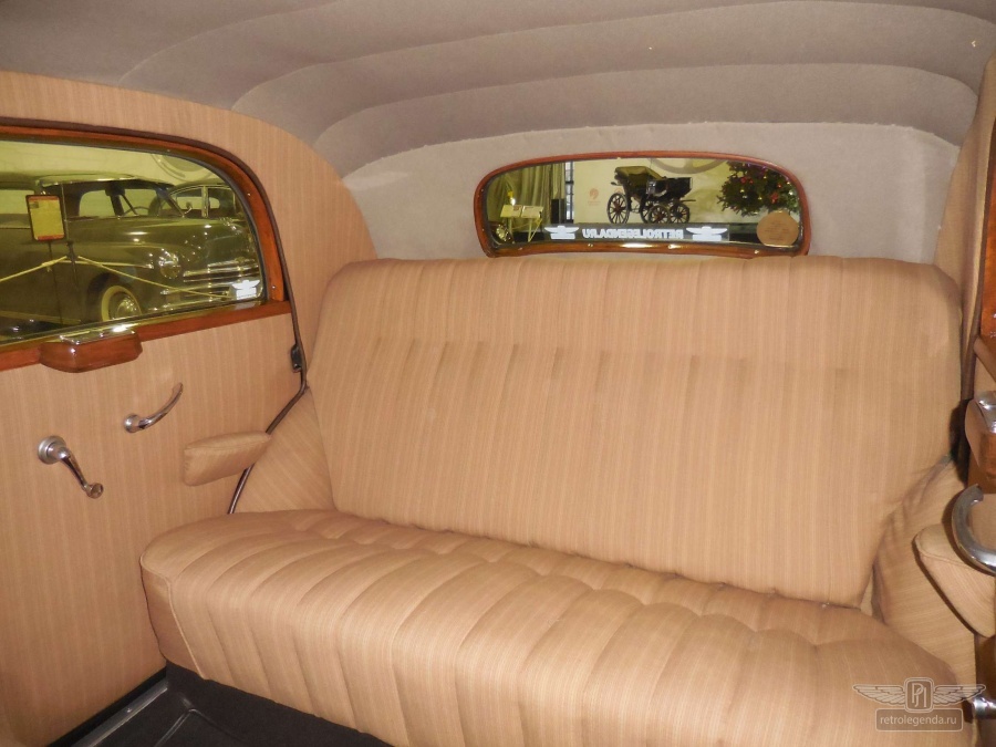 ретро автомобиль Mercedes-Benz 170S 1951 год выпуска 
