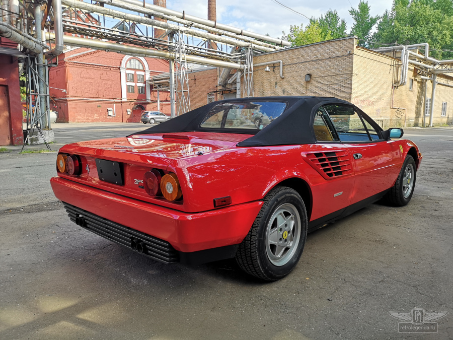 ретро автомобиль Ferrari Mondial 3.2 Cabriolet 1985 год выпуска 