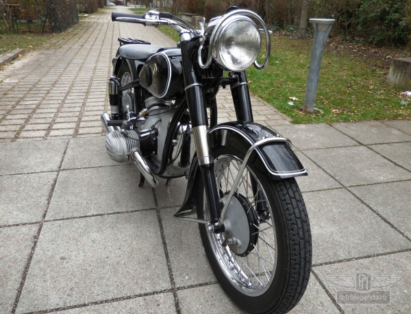 ретро автомобиль BMW R51/2 1952 год выпуска 