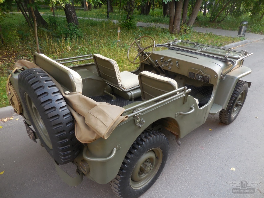 ретро автомобиль Willys MB 1944 год выпуска 