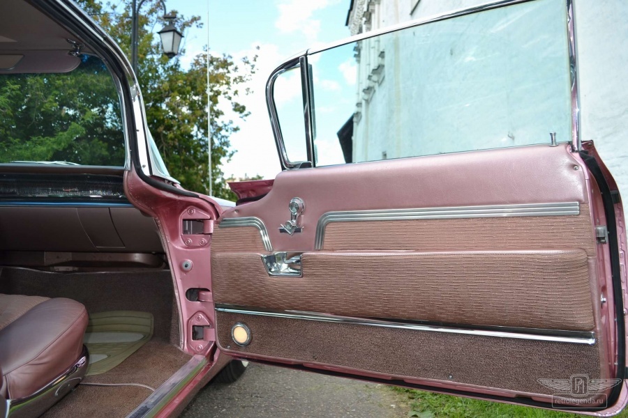 ретро автомобиль Cadillac DeVille Coupe 1959 год выпуска 