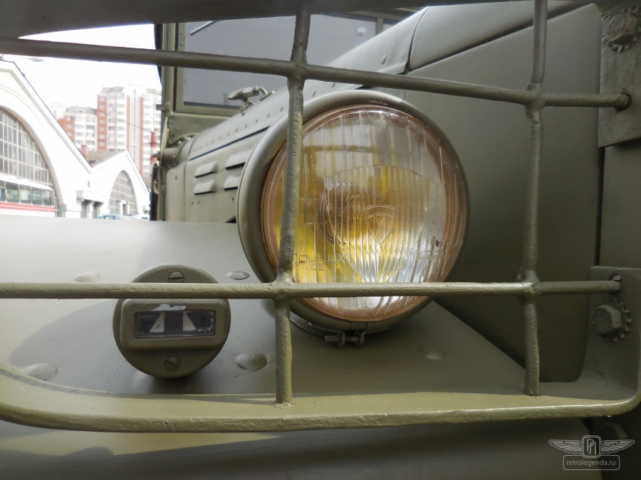 ретро автомобиль Dodge WC58 Radio Command car 1943 год выпуска 