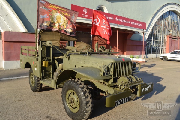 ретро автомобиль Dodge WC52 1942 год выпуска 