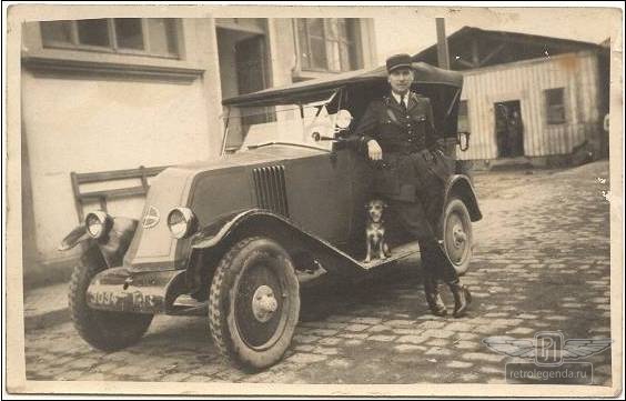 ретро автомобиль Renault NN 1926 год выпуска 