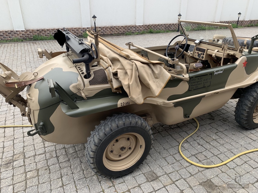 ретро автомобиль Volkswagen Schwimmwagen Typ 166  1943 год выпуска 