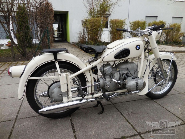 ретро автомобиль BMW R51/3 1953 год выпуска 