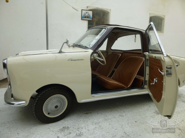 ретро автомобиль Goggomobil Coupe TS250 1960 год выпуска 