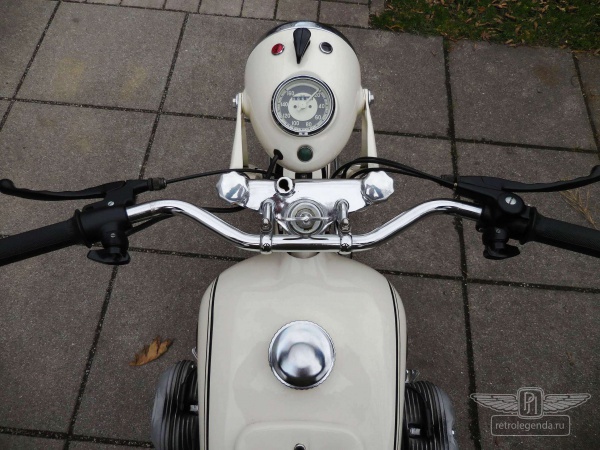 ретро автомобиль BMW R51/3 1953 год выпуска 