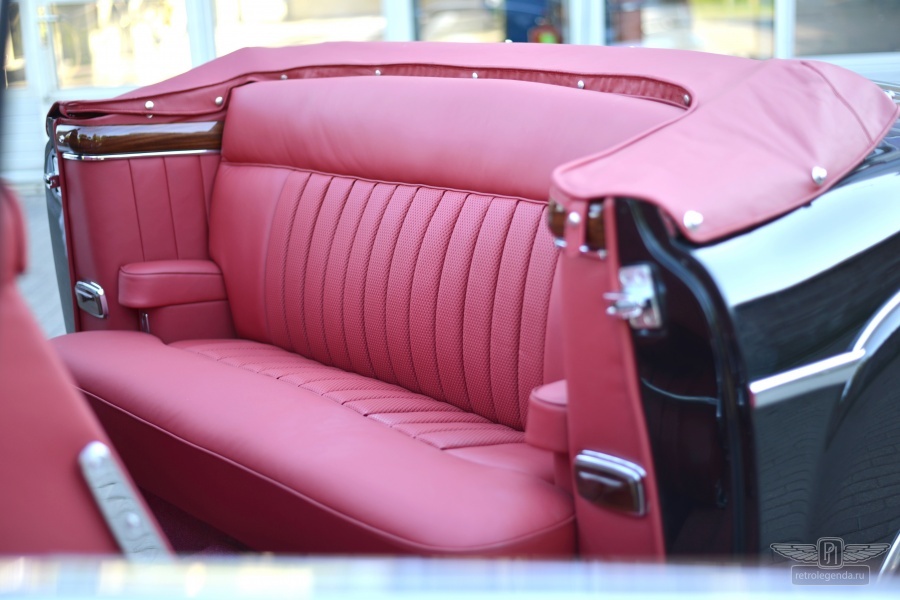 ретро автомобиль Mercedes-Benz 220S Cabrio 1959 год выпуска 