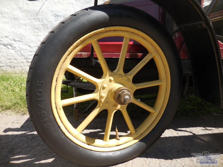 ретро автомобиль Renault AG-1 Taxi de la Marne 1909 год выпуска 