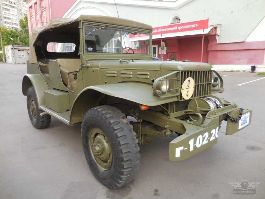 ретро автомобиль Dodge WC58 Radio Command car 1943 год выпуска 