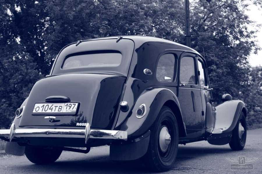 ретро автомобиль Citroen 11С Traction Avant F 1954 год выпуска 