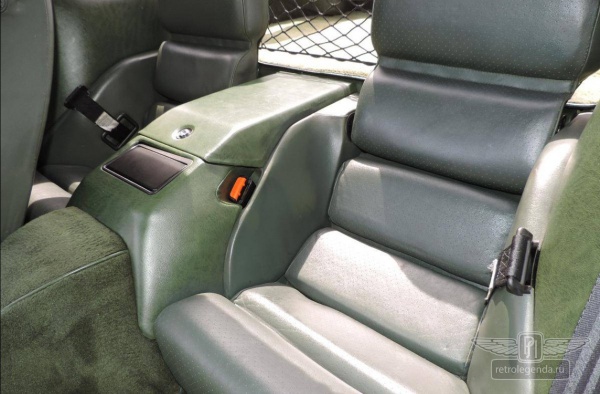 ретро автомобиль Porsche 928 1979 год выпуска 