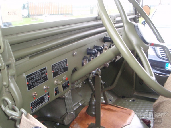 ретро автомобиль Dodge WC57 Command car 1944 год выпуска 