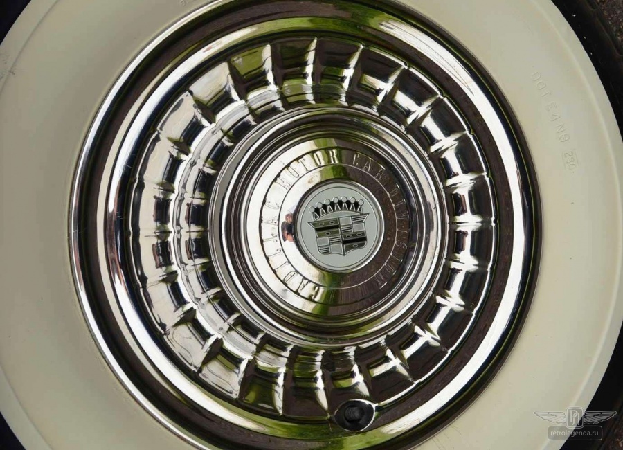 ретро автомобиль Cadillac DeVille Coupe 1959 год выпуска 