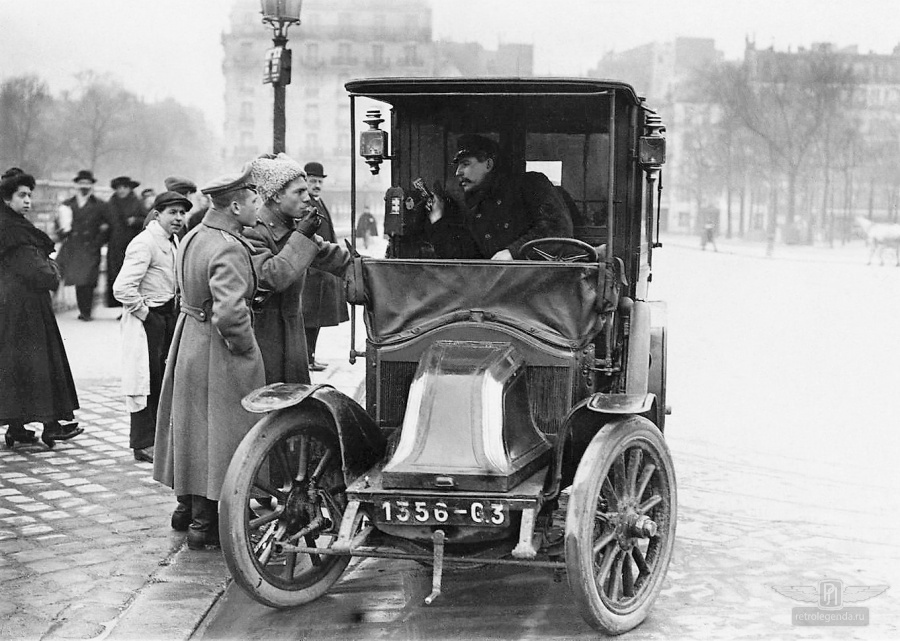 ретро автомобиль Renault AG-1 Taxi de la Marne 1909 год выпуска 