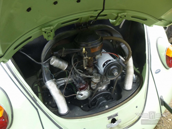 ретро автомобиль Volkswagen Beetle 1966 год выпуска 