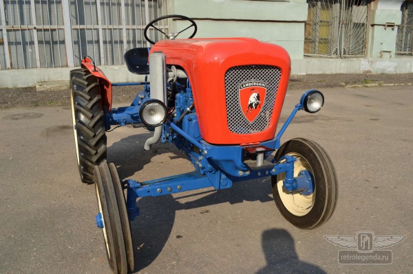 ретро автомобиль Lamborghini Lamborghinetta 1958 год выпуска 
