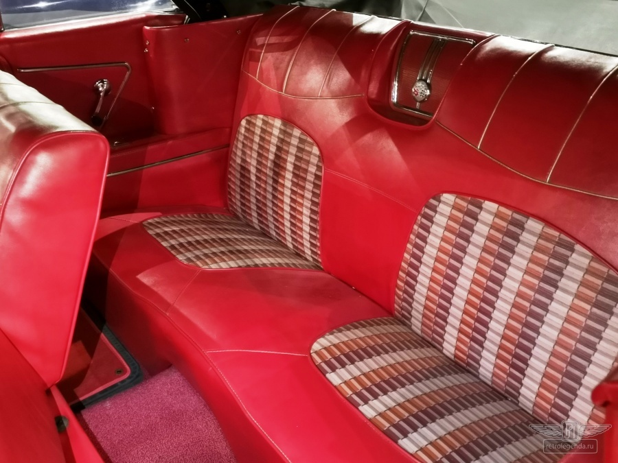 ретро автомобиль Chevrolet Impala Convertible 1959 год выпуска 
