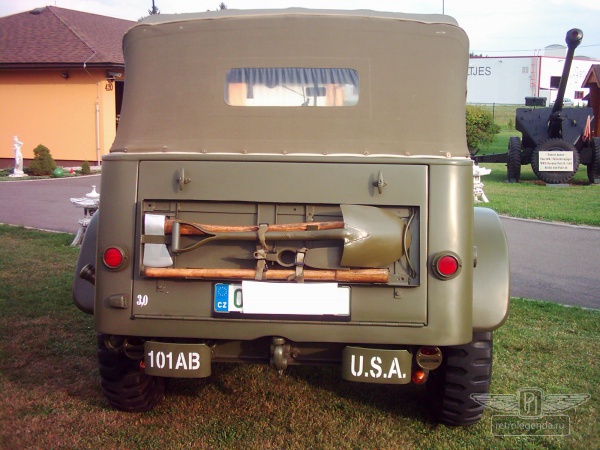 ретро автомобиль Dodge WC57 Command car 1944 год выпуска 