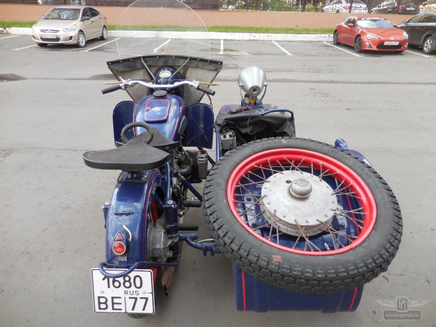 ретро автомобиль УРАЛ М62 1962 год выпуска 