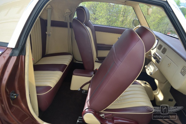 ретро автомобиль Nissan Figaro 1991 год выпуска 