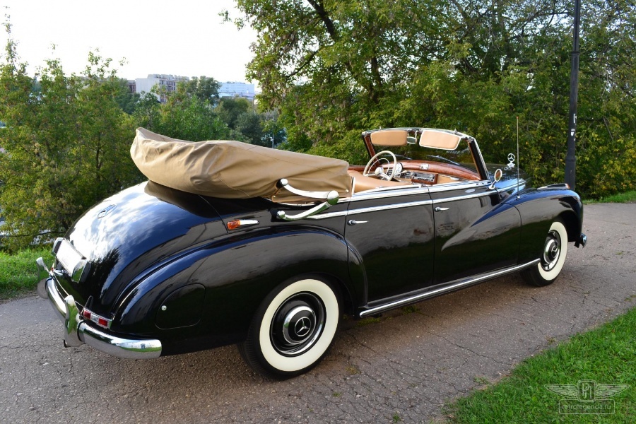 ретро автомобиль Mercedes-Benz 300 Cabriolet 1953 год выпуска 