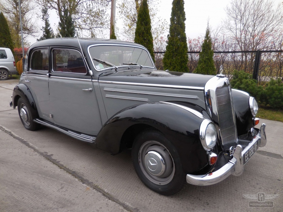 ретро автомобиль Mercedes-Benz 220 Berline Export 1953 год выпуска 