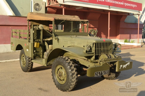 ретро автомобиль Dodge WC52 1942 год выпуска 