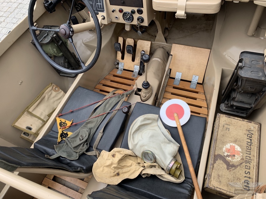 ретро автомобиль Volkswagen Schwimmwagen Typ 166  1943 год выпуска 