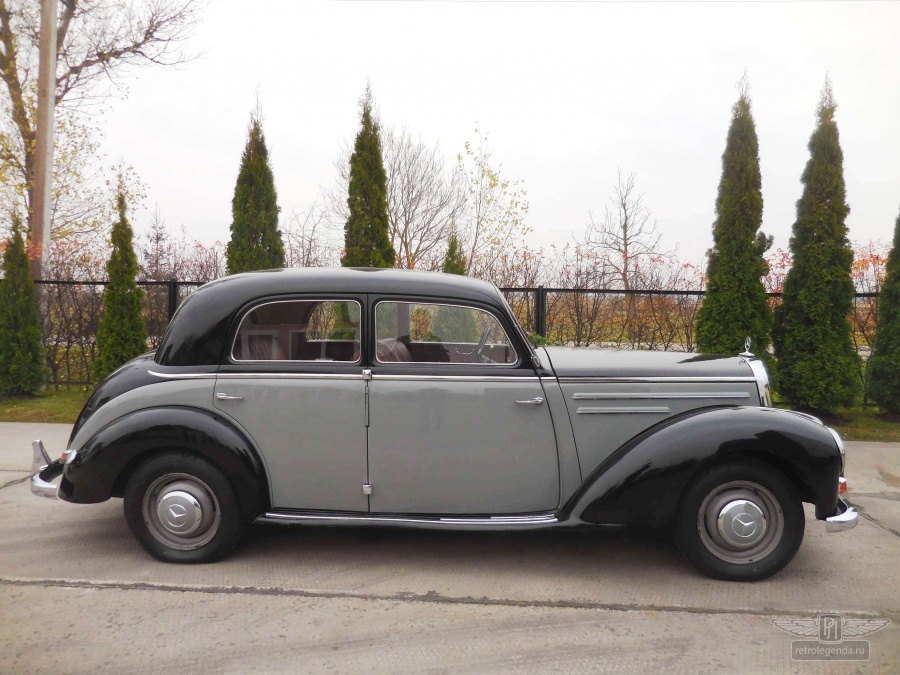 ретро автомобиль Mercedes-Benz 220 Berline Export 1953 год выпуска 