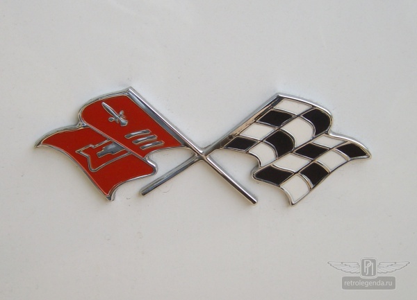 ретро автомобиль Chevrolet Corvette 1960 год выпуска 