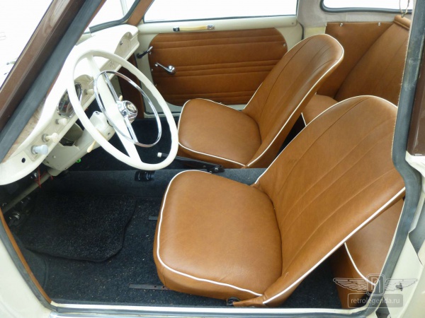 ретро автомобиль Goggomobil Coupe TS250 1960 год выпуска 