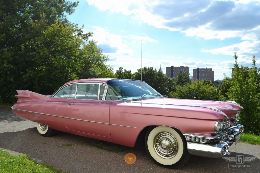 ретро автомобиль Cadillac DeVille Coupe 1959 год выпуска 
