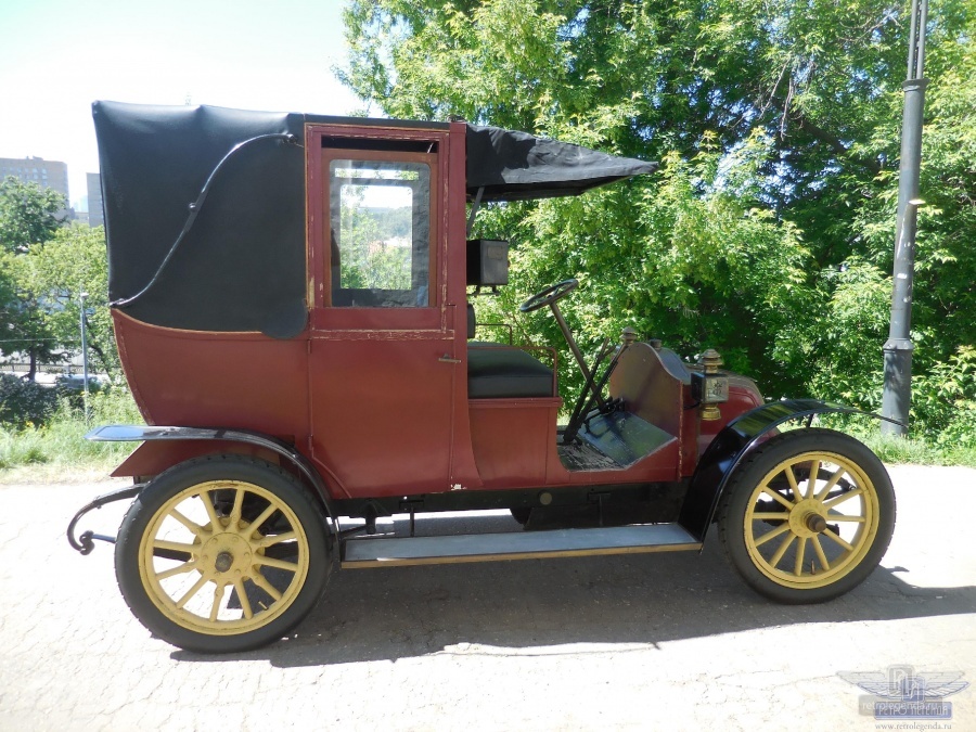 ретро автомобиль Renault AG-1 Taxi de la Marne 1909 год выпуска 