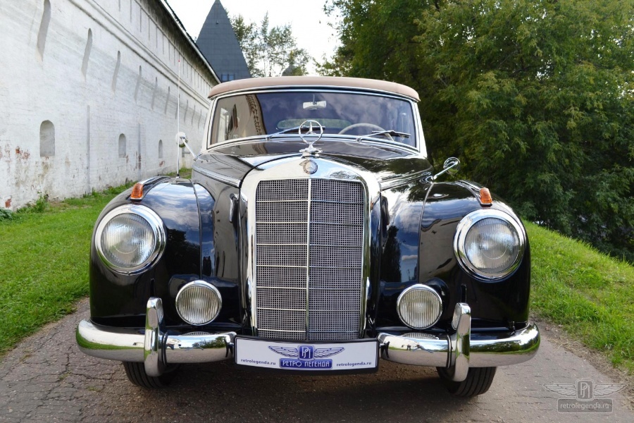 ретро автомобиль Mercedes-Benz 300 Cabriolet 1953 год выпуска 