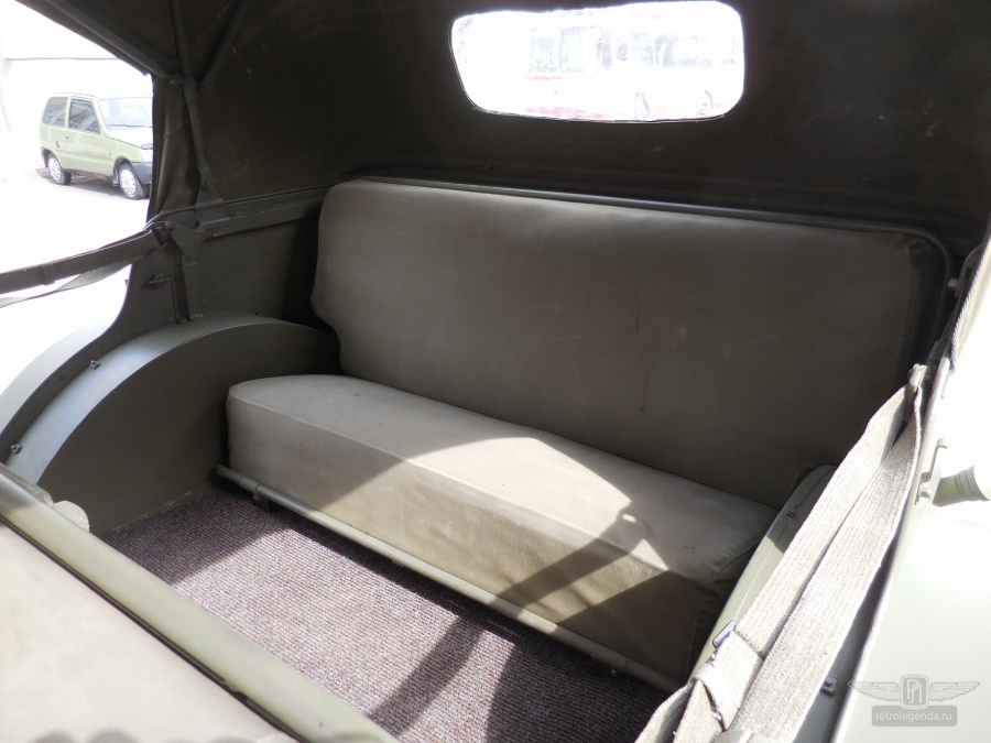 ретро автомобиль Dodge WC58 Radio Command car 1943 год выпуска 