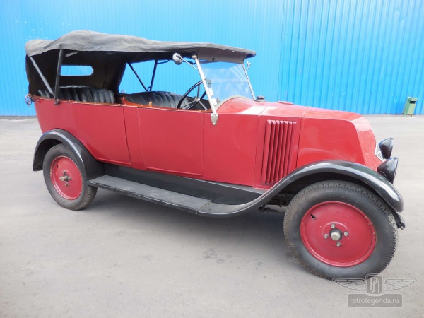 ретро автомобиль Renault NN 1926 год выпуска 