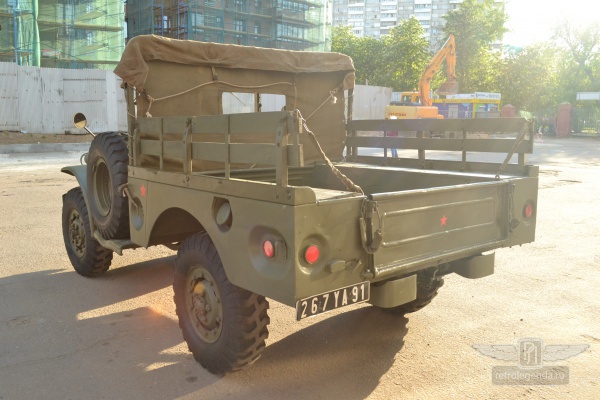ретро автомобиль Dodge WC52 1942 год выпуска 