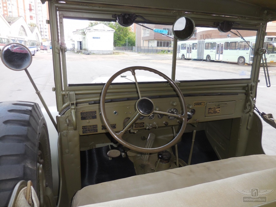 ретро автомобиль Dodge WC58 Radio Command car 1943 год выпуска 