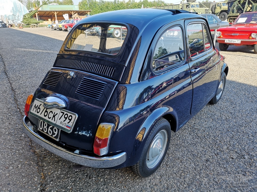 ретро автомобиль FIAT 500 1970 год выпуска 