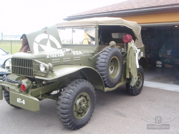ретро автомобиль Dodge WC57 Command car 1944 год выпуска 