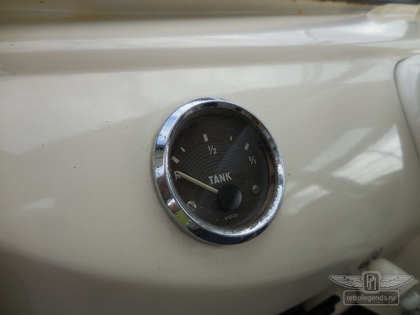 ретро автомобиль Volkswagen T1 Samba Bus 1966 год выпуска 