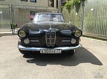 ретро автомобиль BMW 503 Coupe