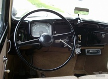 ретро автомобиль Citroen 11С Traction Avant F