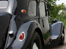 ретро автомобиль Citroen 11С Traction Avant F