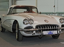 ретро автомобиль Chevrolet Corvette