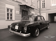 ретро автомобиль Mercedes-Benz 190B