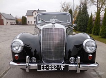 ретро автомобиль Mercedes-Benz 220 Berline Export