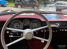 ретро автомобиль BMW 503 Coupe